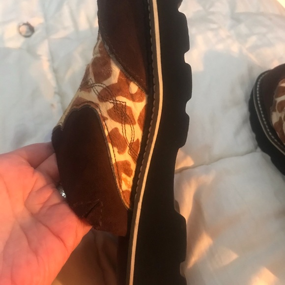 Ariat size 8.5 mules - Picture 4 of 5